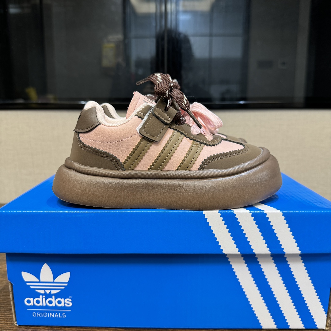 图片[9]-A家新款德训隐形魔术贴儿童休闲鞋 尺码：27-37码 经典德训系列联名款🆕 双魔术贴设计，穿脱超方便✌🏻 耐磨防滑大底，脚感不言而喻☁️ 优质皮料，质感满满💯-选品中心