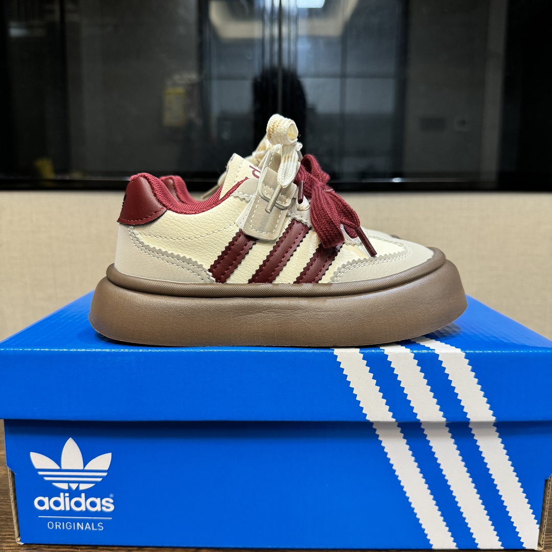 图片[9]-A家新款德训隐形魔术贴儿童休闲鞋 尺码：27-37码 经典德训系列联名款🆕 双魔术贴设计，穿脱超方便✌🏻 耐磨防滑大底，脚感不言而喻☁️ 优质皮料，质感满满💯-选品中心