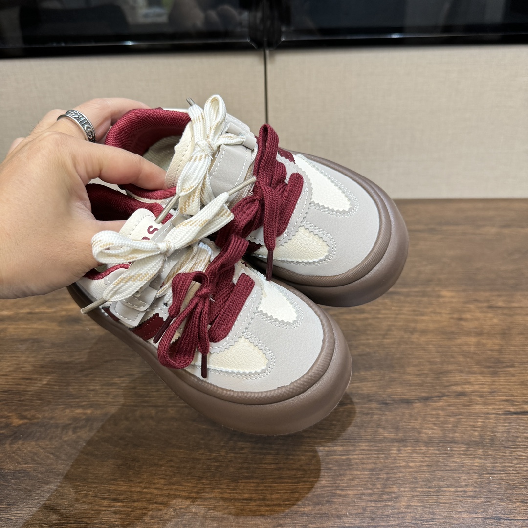 图片[4]-A家新款德训隐形魔术贴儿童休闲鞋 尺码：27-37码 经典德训系列联名款🆕 双魔术贴设计，穿脱超方便✌🏻 耐磨防滑大底，脚感不言而喻☁️ 优质皮料，质感满满💯-选品中心