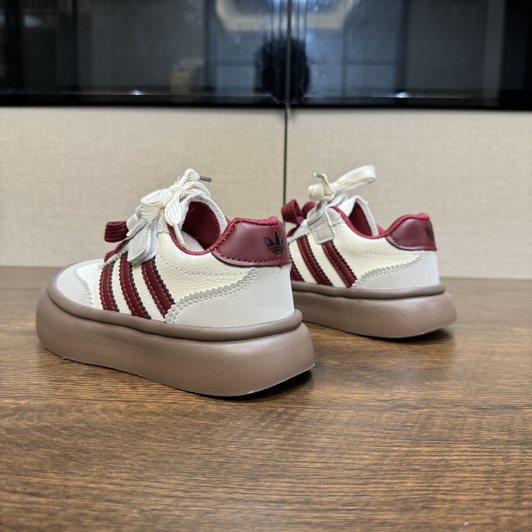 图片[3]-A家新款德训隐形魔术贴儿童休闲鞋 尺码：27-37码 经典德训系列联名款🆕 双魔术贴设计，穿脱超方便✌🏻 耐磨防滑大底，脚感不言而喻☁️ 优质皮料，质感满满💯-选品中心