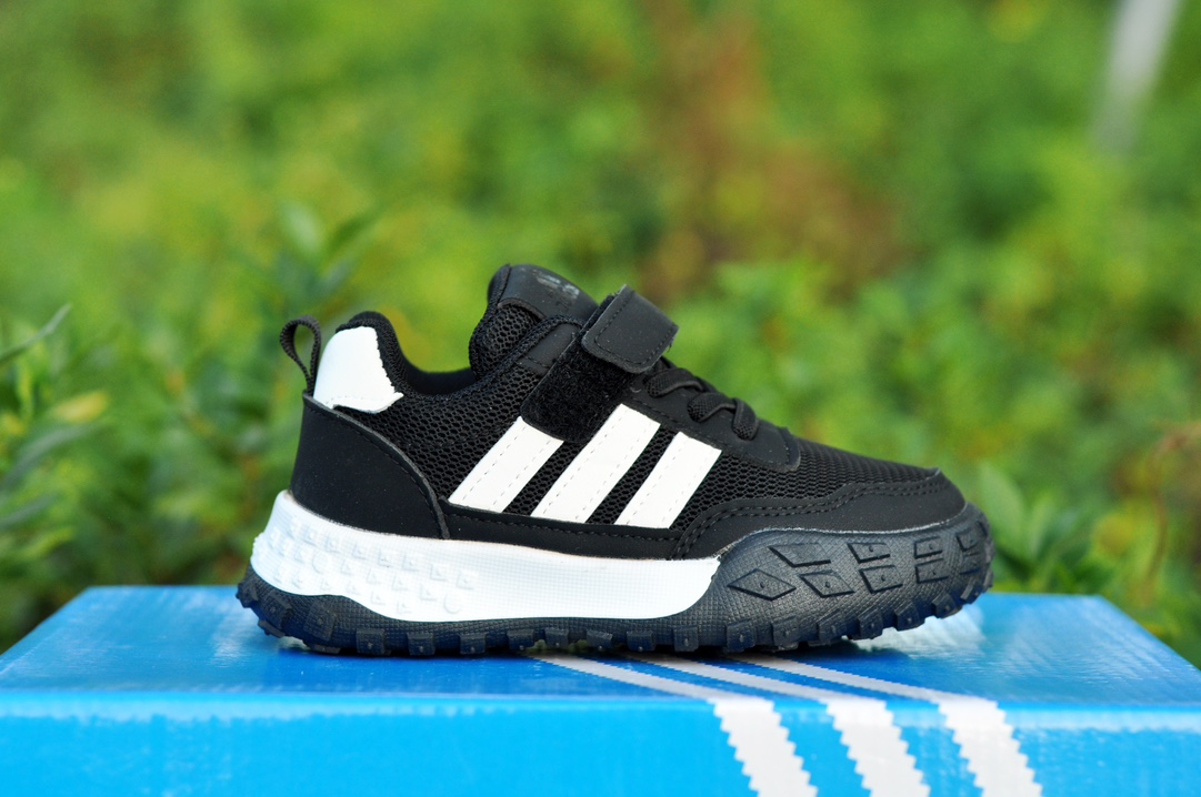 简直不要太哇塞❗️❗️ AD新款三条杠魔术贴网面运动鞋，鞋底柔软耐磨，透气性好，款式新颖时尚🎉宝贝穿着很舒服，魔术贴设计，方便宝贝穿脱～整个鞋子特别轻巧，一点也不沉🌟舒适度极高，暴走不累脚😍MNA175-选品中心