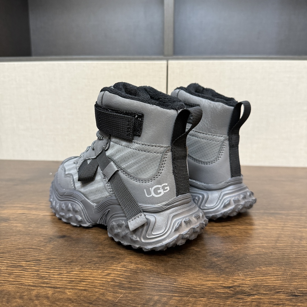 图片[3]-9命！好穿又保暖的运动鞋终于被我挖到了~实物超级无敌酷 百搭款 要给娃选双好穿又保暖的冬天鞋子真的太难了 前几天终于在网上找到一双我想要的 保暖！好看！好穿的儿童加绒运动鞋 就是这双UGG儿童绒绒鞋💕-选品中心