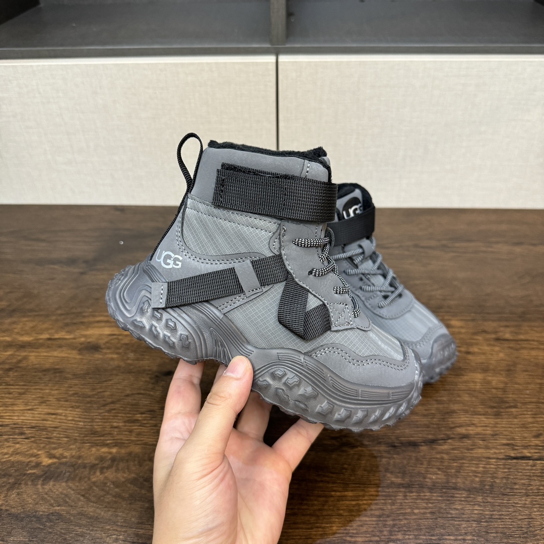 图片[7]-9命！好穿又保暖的运动鞋终于被我挖到了~实物超级无敌酷 百搭款 要给娃选双好穿又保暖的冬天鞋子真的太难了 前几天终于在网上找到一双我想要的 保暖！好看！好穿的儿童加绒运动鞋 就是这双UGG儿童绒绒鞋💕-选品中心