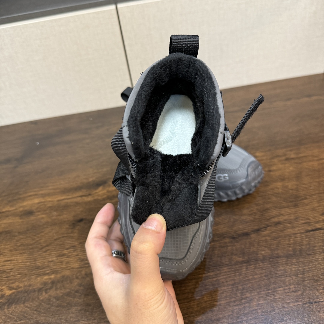 图片[8]-9命！好穿又保暖的运动鞋终于被我挖到了~实物超级无敌酷 百搭款 要给娃选双好穿又保暖的冬天鞋子真的太难了 前几天终于在网上找到一双我想要的 保暖！好看！好穿的儿童加绒运动鞋 就是这双UGG儿童绒绒鞋💕-选品中心