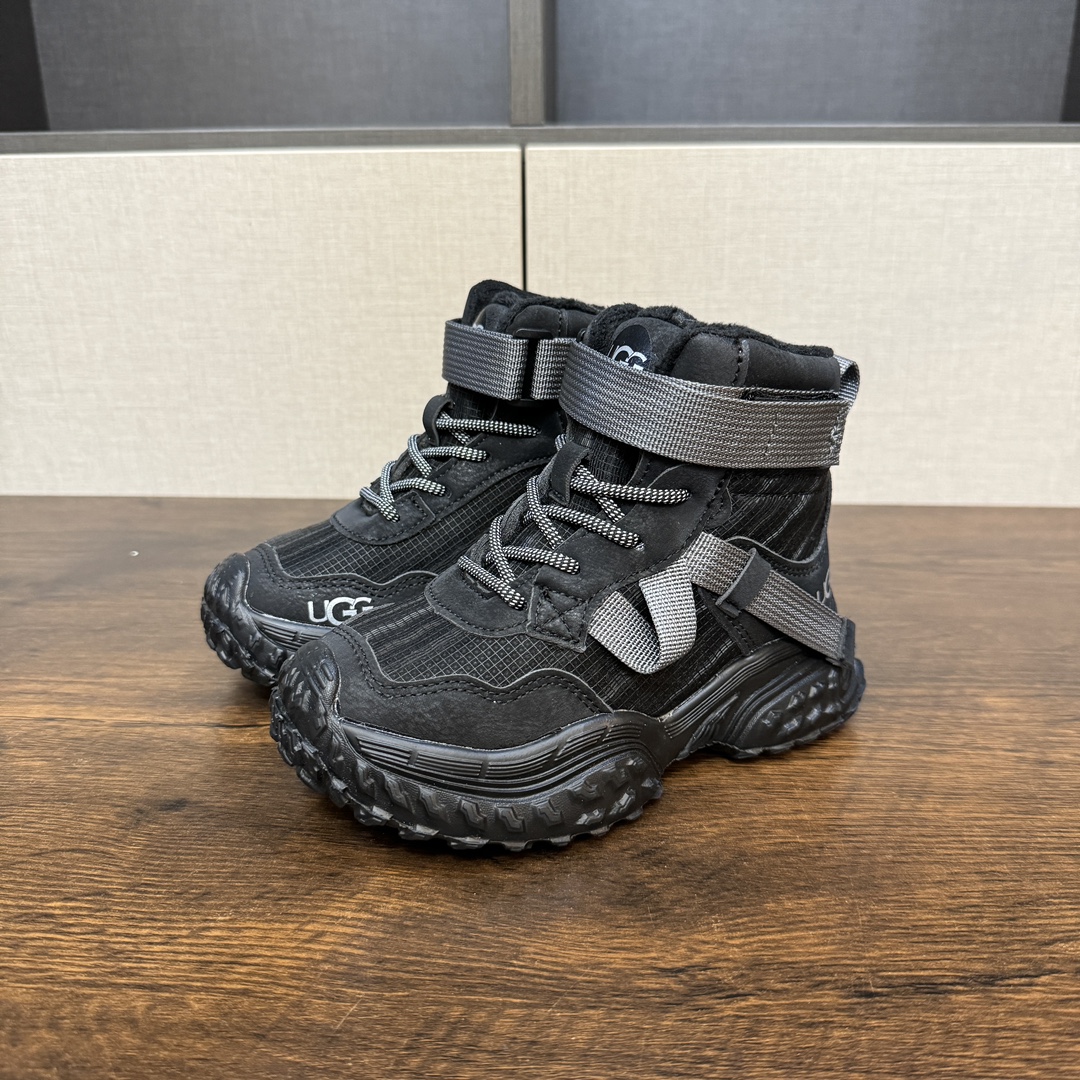 图片[2]-9命！好穿又保暖的运动鞋终于被我挖到了~实物超级无敌酷 百搭款 要给娃选双好穿又保暖的冬天鞋子真的太难了 前几天终于在网上找到一双我想要的 保暖！好看！好穿的儿童加绒运动鞋 就是这双UGG儿童绒绒鞋💕-选品中心