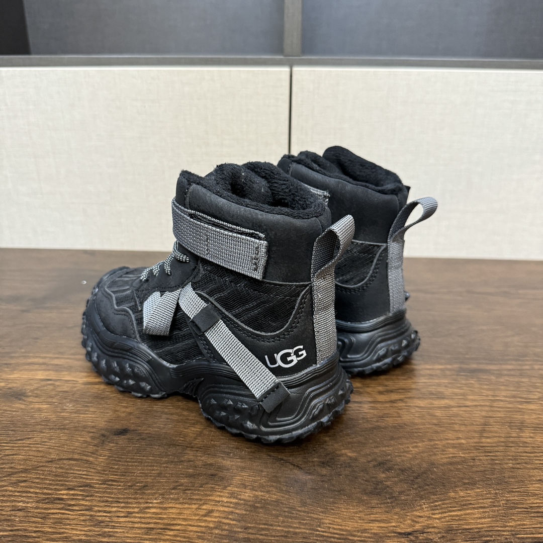 图片[3]-9命！好穿又保暖的运动鞋终于被我挖到了~实物超级无敌酷 百搭款 要给娃选双好穿又保暖的冬天鞋子真的太难了 前几天终于在网上找到一双我想要的 保暖！好看！好穿的儿童加绒运动鞋 就是这双UGG儿童绒绒鞋💕-选品中心