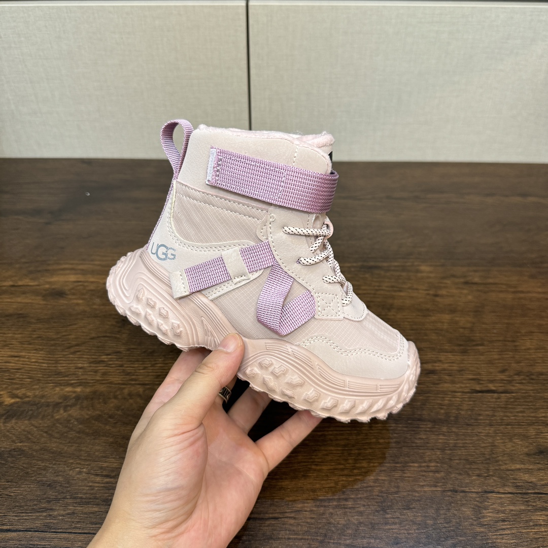 图片[7]-9命！好穿又保暖的运动鞋终于被我挖到了~实物超级无敌酷 百搭款 要给娃选双好穿又保暖的冬天鞋子真的太难了 前几天终于在网上找到一双我想要的 保暖！好看！好穿的儿童加绒运动鞋 就是这双UGG儿童绒绒鞋💕-选品中心