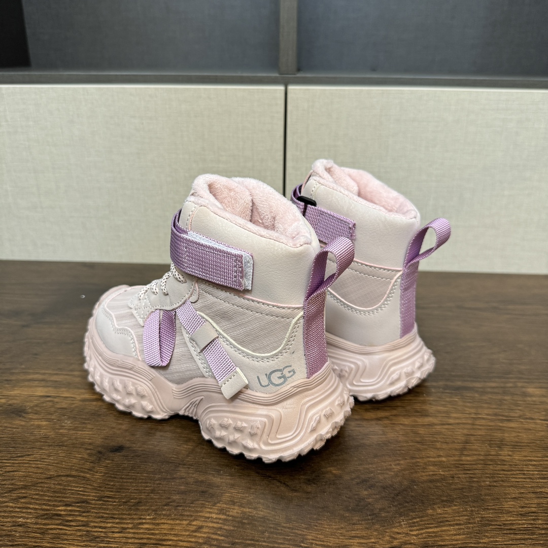 图片[3]-9命！好穿又保暖的运动鞋终于被我挖到了~实物超级无敌酷 百搭款 要给娃选双好穿又保暖的冬天鞋子真的太难了 前几天终于在网上找到一双我想要的 保暖！好看！好穿的儿童加绒运动鞋 就是这双UGG儿童绒绒鞋💕-选品中心