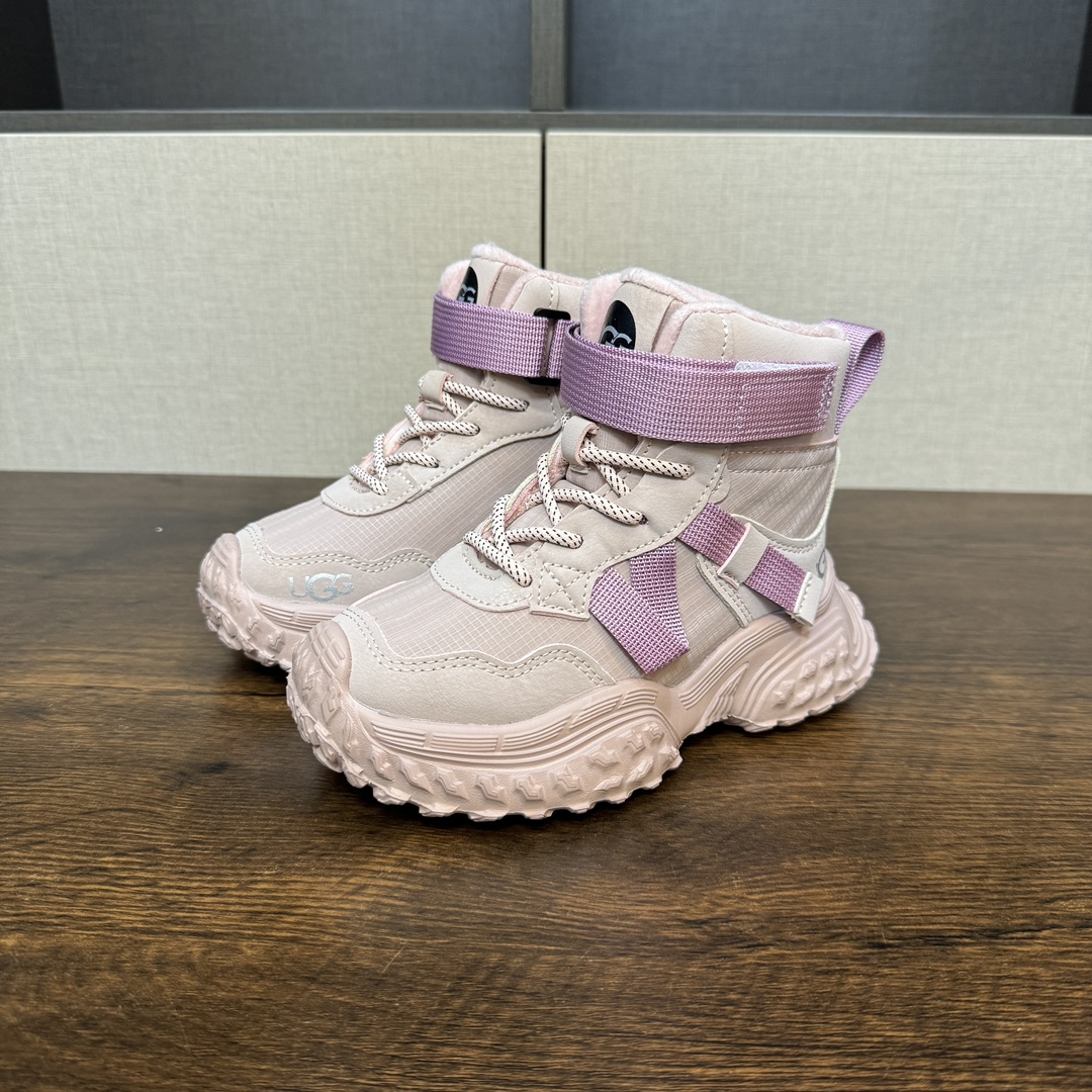 图片[2]-9命！好穿又保暖的运动鞋终于被我挖到了~实物超级无敌酷 百搭款 要给娃选双好穿又保暖的冬天鞋子真的太难了 前几天终于在网上找到一双我想要的 保暖！好看！好穿的儿童加绒运动鞋 就是这双UGG儿童绒绒鞋💕-选品中心