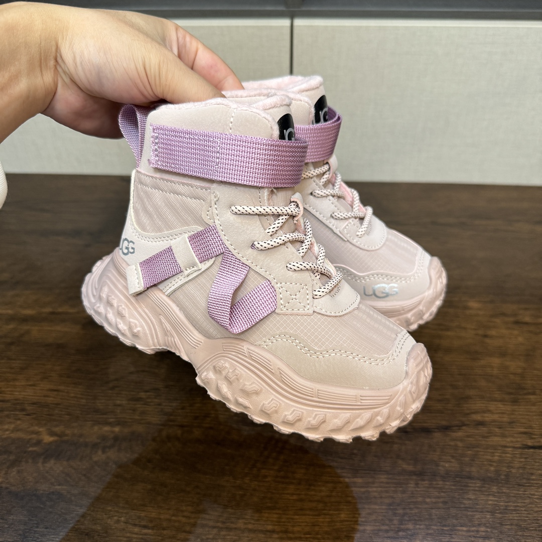 图片[4]-9命！好穿又保暖的运动鞋终于被我挖到了~实物超级无敌酷 百搭款 要给娃选双好穿又保暖的冬天鞋子真的太难了 前几天终于在网上找到一双我想要的 保暖！好看！好穿的儿童加绒运动鞋 就是这双UGG儿童绒绒鞋💕-选品中心