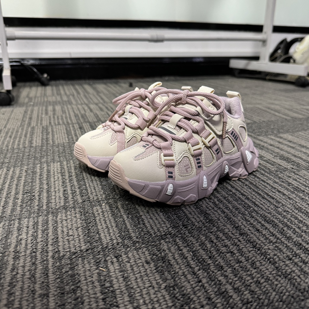 图片[2]-🔥FILE山脉鞋 户外机能登山鞋 👟27-37 📣📣放大招 上个大重磅！心心念念的皮面加绒款也出货啦🔥🔥🔥内里保暖绒特别的细腻亲肤，上脚不会有扎脚的感觉和任何不适~～这精致的魔术贴温馨设计，便携好穿脱。真的是爱了呀！！穿脱特别方便快捷，适合咱们的小盆友，还能锻炼自主穿脱能力哟✌🏻️-选品中心