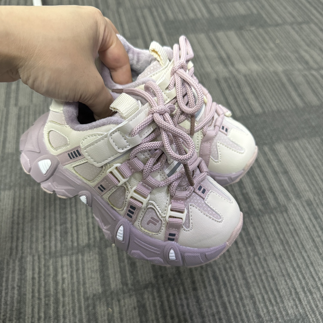 图片[7]-🔥FILE山脉鞋 户外机能登山鞋 👟27-37 📣📣放大招 上个大重磅！心心念念的皮面加绒款也出货啦🔥🔥🔥内里保暖绒特别的细腻亲肤，上脚不会有扎脚的感觉和任何不适~～这精致的魔术贴温馨设计，便携好穿脱。真的是爱了呀！！穿脱特别方便快捷，适合咱们的小盆友，还能锻炼自主穿脱能力哟✌🏻️-选品中心