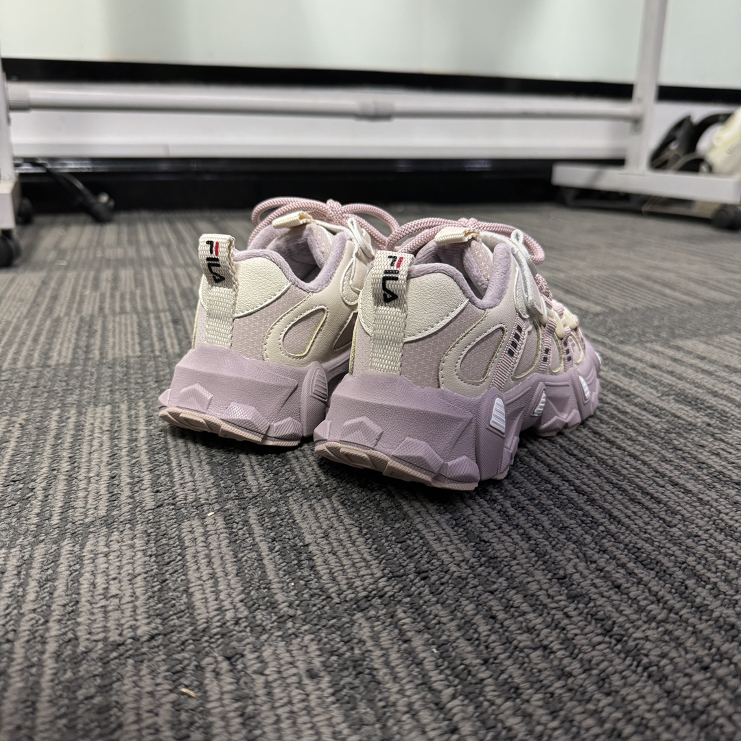 图片[3]-🔥FILE山脉鞋 户外机能登山鞋 👟27-37 📣📣放大招 上个大重磅！心心念念的皮面加绒款也出货啦🔥🔥🔥内里保暖绒特别的细腻亲肤，上脚不会有扎脚的感觉和任何不适~～这精致的魔术贴温馨设计，便携好穿脱。真的是爱了呀！！穿脱特别方便快捷，适合咱们的小盆友，还能锻炼自主穿脱能力哟✌🏻️-选品中心