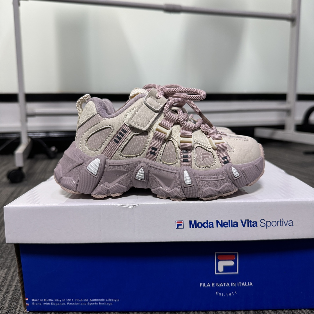 图片[9]-🔥FILE山脉鞋 户外机能登山鞋 👟27-37 📣📣放大招 上个大重磅！心心念念的皮面加绒款也出货啦🔥🔥🔥内里保暖绒特别的细腻亲肤，上脚不会有扎脚的感觉和任何不适~～这精致的魔术贴温馨设计，便携好穿脱。真的是爱了呀！！穿脱特别方便快捷，适合咱们的小盆友，还能锻炼自主穿脱能力哟✌🏻️-选品中心