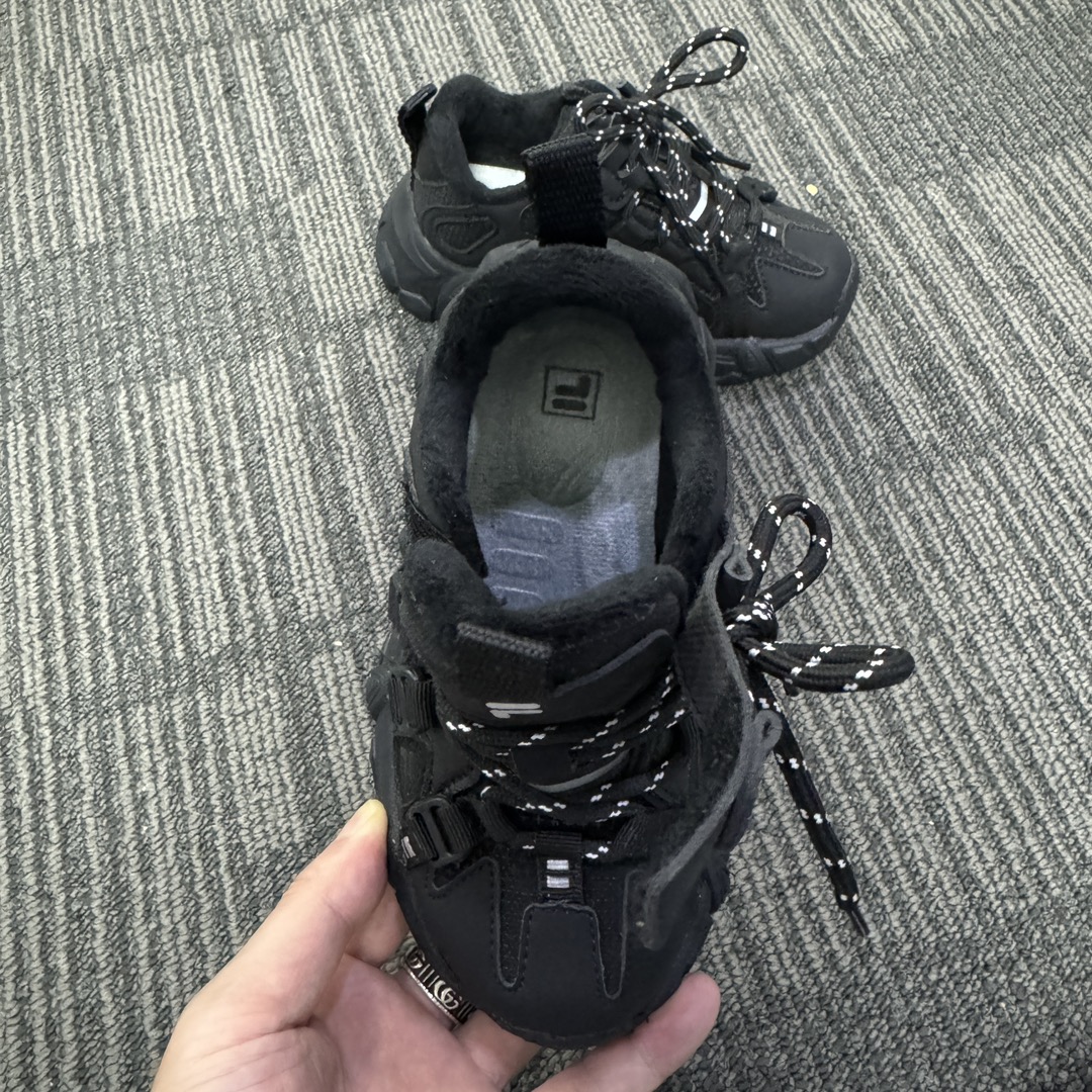 图片[5]-🔥FILE山脉鞋 户外机能登山鞋👟27-37 📣📣放大招 上个大重磅！心心念念的皮面加绒款也出货啦🔥🔥🔥内里保暖绒特别的细腻亲肤，上脚不会有扎脚的感觉和任何不适~～这精致的魔术贴温馨设计，便携好穿脱。真的是爱了呀！！穿脱特别方便快捷，适合咱们的小盆友，还能锻炼自主穿脱能力哟✌🏻️-选品中心