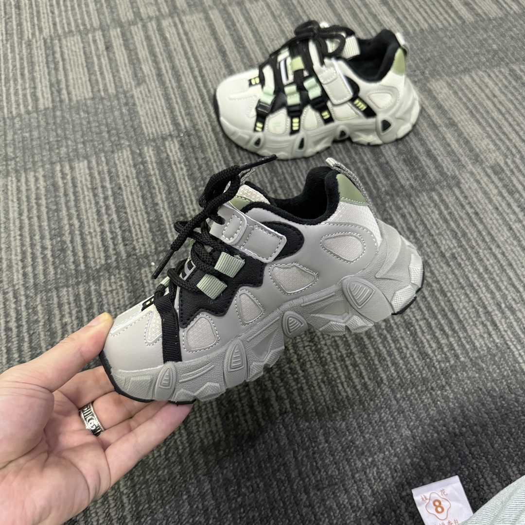 图片[6]-🔥FILE山脉鞋 户外机能登山鞋 👟27-37 📣📣放大招 上个大重磅！心心念念的皮面加绒款也出货啦🔥🔥🔥内里保暖绒特别的细腻亲肤，上脚不会有扎脚的感觉和任何不适~～这精致的魔术贴温馨设计，便携好穿脱。真的是爱了呀！！穿脱特别方便快捷，适合咱们的小盆友，还能锻炼自主穿脱能力哟✌🏻️-选品中心