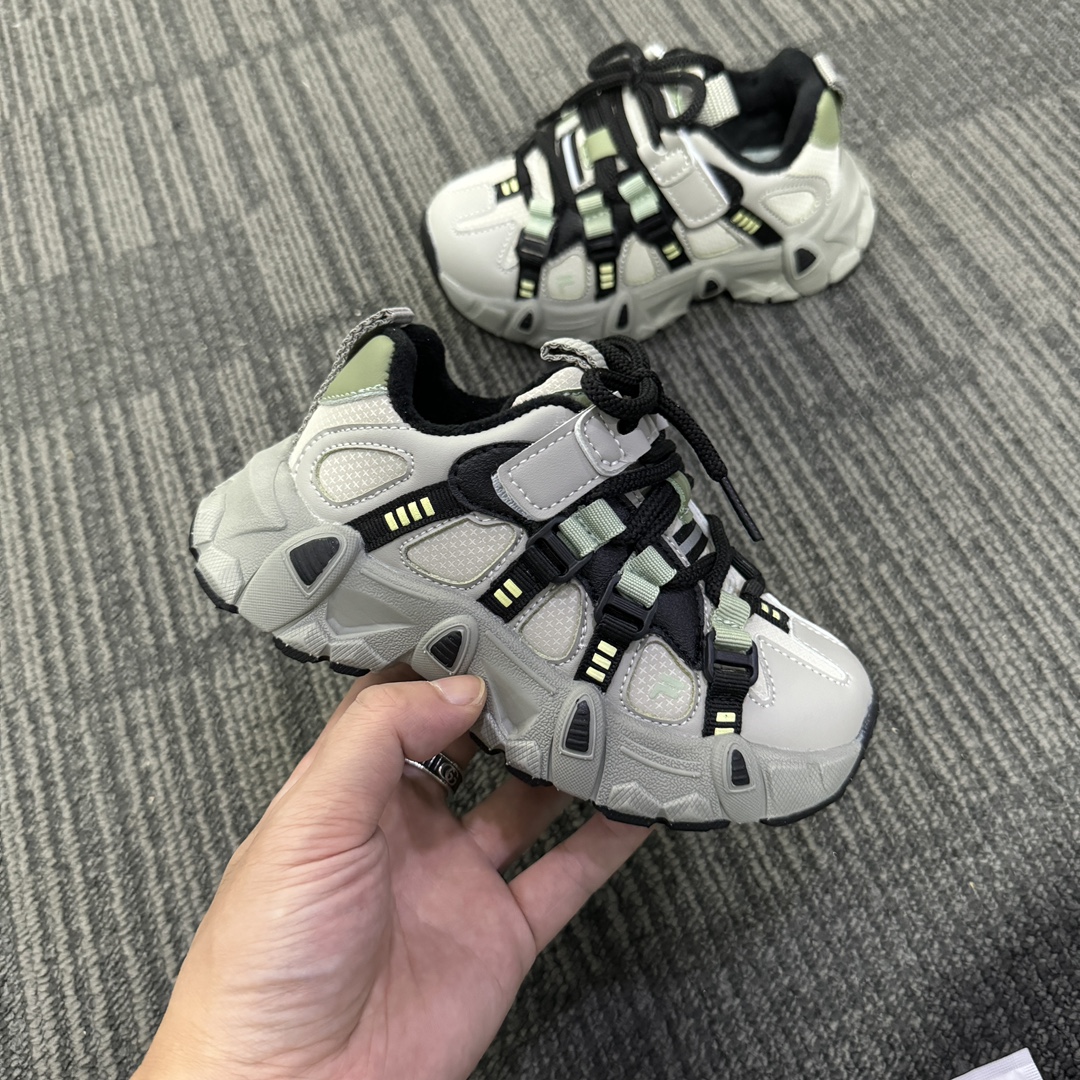 图片[4]-🔥FILE山脉鞋 户外机能登山鞋 👟27-37 📣📣放大招 上个大重磅！心心念念的皮面加绒款也出货啦🔥🔥🔥内里保暖绒特别的细腻亲肤，上脚不会有扎脚的感觉和任何不适~～这精致的魔术贴温馨设计，便携好穿脱。真的是爱了呀！！穿脱特别方便快捷，适合咱们的小盆友，还能锻炼自主穿脱能力哟✌🏻️-选品中心