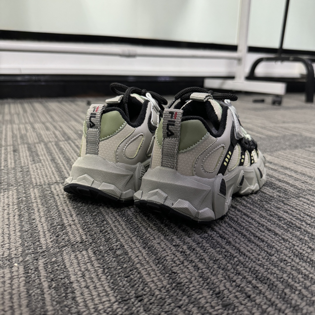 图片[3]-🔥FILE山脉鞋 户外机能登山鞋 👟27-37 📣📣放大招 上个大重磅！心心念念的皮面加绒款也出货啦🔥🔥🔥内里保暖绒特别的细腻亲肤，上脚不会有扎脚的感觉和任何不适~～这精致的魔术贴温馨设计，便携好穿脱。真的是爱了呀！！穿脱特别方便快捷，适合咱们的小盆友，还能锻炼自主穿脱能力哟✌🏻️-选品中心