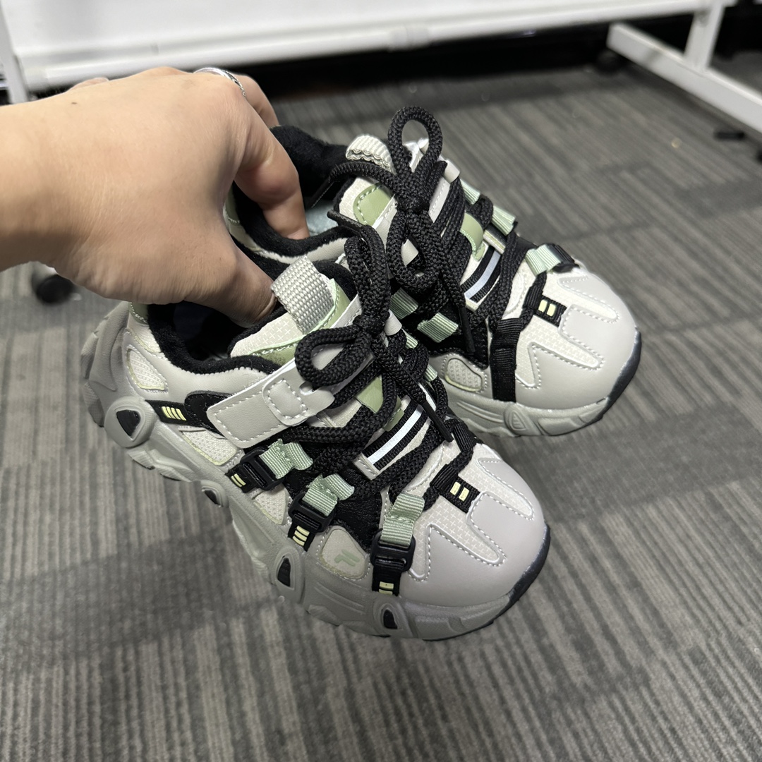 图片[7]-🔥FILE山脉鞋 户外机能登山鞋 👟27-37 📣📣放大招 上个大重磅！心心念念的皮面加绒款也出货啦🔥🔥🔥内里保暖绒特别的细腻亲肤，上脚不会有扎脚的感觉和任何不适~～这精致的魔术贴温馨设计，便携好穿脱。真的是爱了呀！！穿脱特别方便快捷，适合咱们的小盆友，还能锻炼自主穿脱能力哟✌🏻️-选品中心