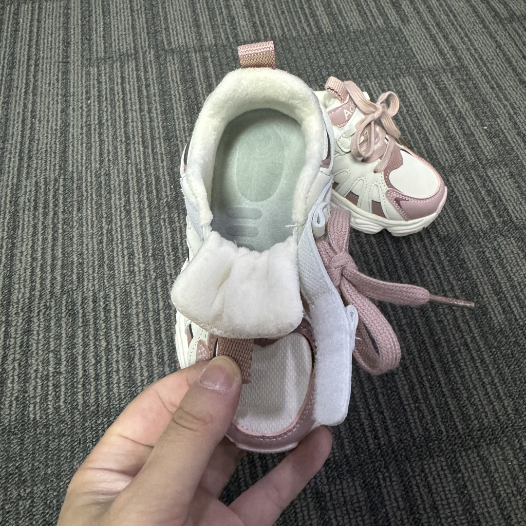 图片[5]-Adidas加绒款老爹鞋 👟27-37 当经典三叶草碰上俏皮魔术贴一粘一扣都是宝贝自主搭配的小乐趣🤭不仅穿脱方便😍更是激发了宝贝们的无限创意与动手能力-选品中心