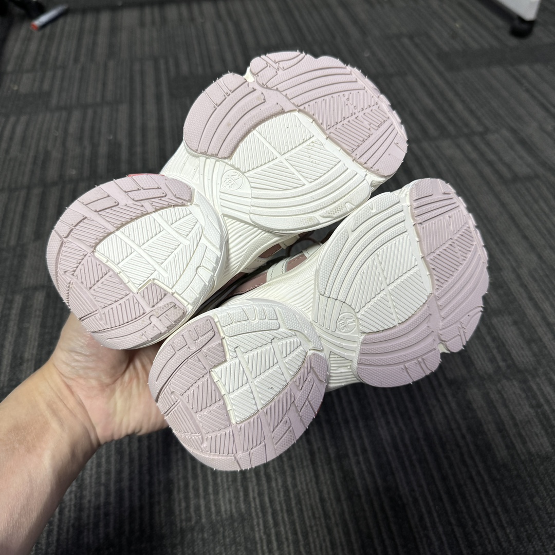 图片[8]-Adidas加绒款老爹鞋 👟27-37 当经典三叶草碰上俏皮魔术贴一粘一扣都是宝贝自主搭配的小乐趣🤭不仅穿脱方便😍更是激发了宝贝们的无限创意与动手能力-选品中心