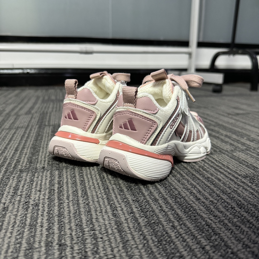 图片[3]-Adidas加绒款老爹鞋 👟27-37 当经典三叶草碰上俏皮魔术贴一粘一扣都是宝贝自主搭配的小乐趣🤭不仅穿脱方便😍更是激发了宝贝们的无限创意与动手能力-选品中心