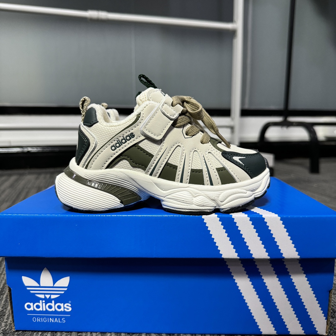 图片[9]-Adidas加绒款老爹鞋 👟27-37 当经典三叶草碰上俏皮魔术贴一粘一扣都是宝贝自主搭配的小乐趣🤭不仅穿脱方便😍更是激发了宝贝们的无限创意与动手能力-选品中心