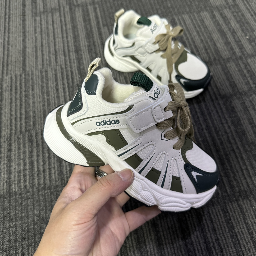 图片[4]-Adidas加绒款老爹鞋 👟27-37 当经典三叶草碰上俏皮魔术贴一粘一扣都是宝贝自主搭配的小乐趣🤭不仅穿脱方便😍更是激发了宝贝们的无限创意与动手能力-选品中心