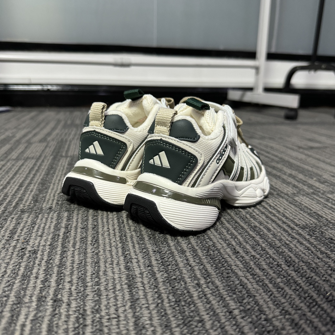 图片[3]-Adidas加绒款老爹鞋 👟27-37 当经典三叶草碰上俏皮魔术贴一粘一扣都是宝贝自主搭配的小乐趣🤭不仅穿脱方便😍更是激发了宝贝们的无限创意与动手能力-选品中心