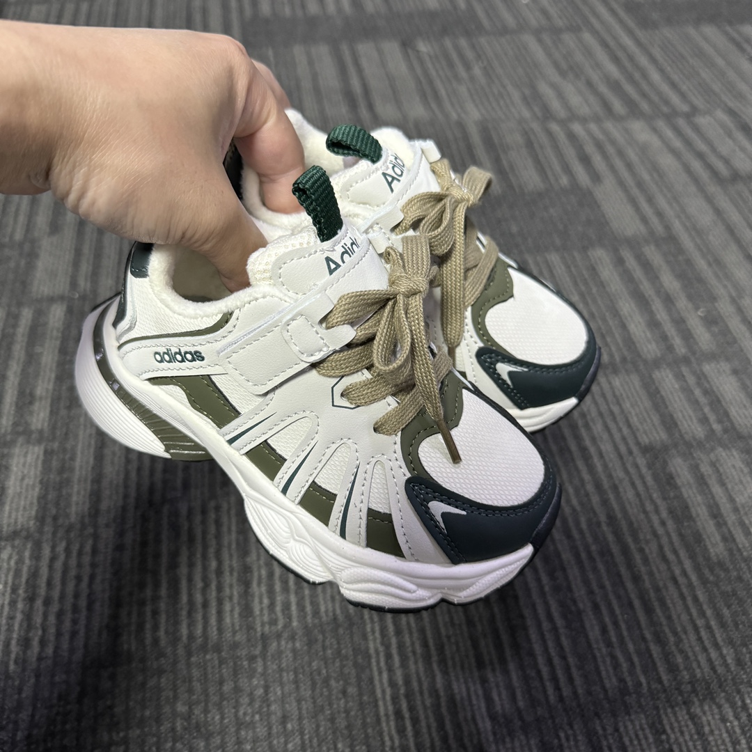 图片[7]-Adidas加绒款老爹鞋 👟27-37 当经典三叶草碰上俏皮魔术贴一粘一扣都是宝贝自主搭配的小乐趣🤭不仅穿脱方便😍更是激发了宝贝们的无限创意与动手能力-选品中心