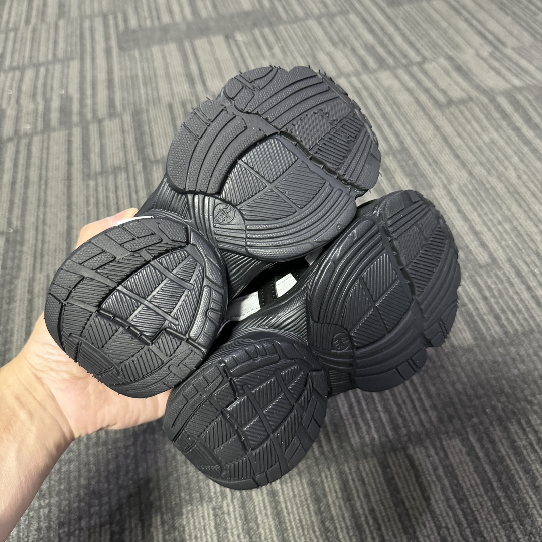 图片[8]-Adidas加绒款老爹鞋 👟27-37 当经典三叶草碰上俏皮魔术贴一粘一扣都是宝贝自主搭配的小乐趣🤭不仅穿脱方便😍更是激发了宝贝们的无限创意与动手能力-选品中心