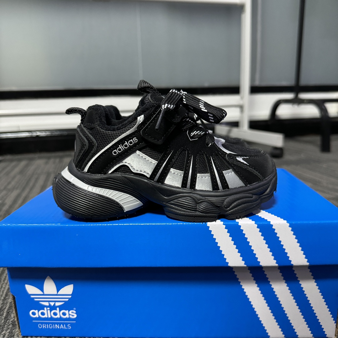 图片[9]-Adidas加绒款老爹鞋 👟27-37 当经典三叶草碰上俏皮魔术贴一粘一扣都是宝贝自主搭配的小乐趣🤭不仅穿脱方便😍更是激发了宝贝们的无限创意与动手能力-选品中心