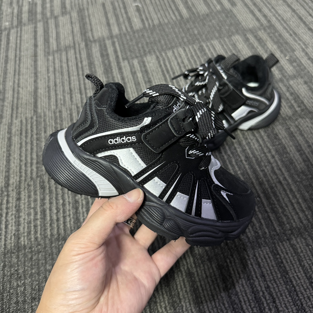 图片[4]-Adidas加绒款老爹鞋 👟27-37 当经典三叶草碰上俏皮魔术贴一粘一扣都是宝贝自主搭配的小乐趣🤭不仅穿脱方便😍更是激发了宝贝们的无限创意与动手能力-选品中心