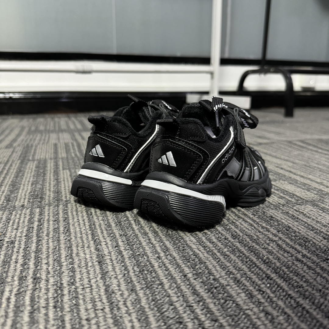 图片[3]-Adidas加绒款老爹鞋 👟27-37 当经典三叶草碰上俏皮魔术贴一粘一扣都是宝贝自主搭配的小乐趣🤭不仅穿脱方便😍更是激发了宝贝们的无限创意与动手能力-选品中心