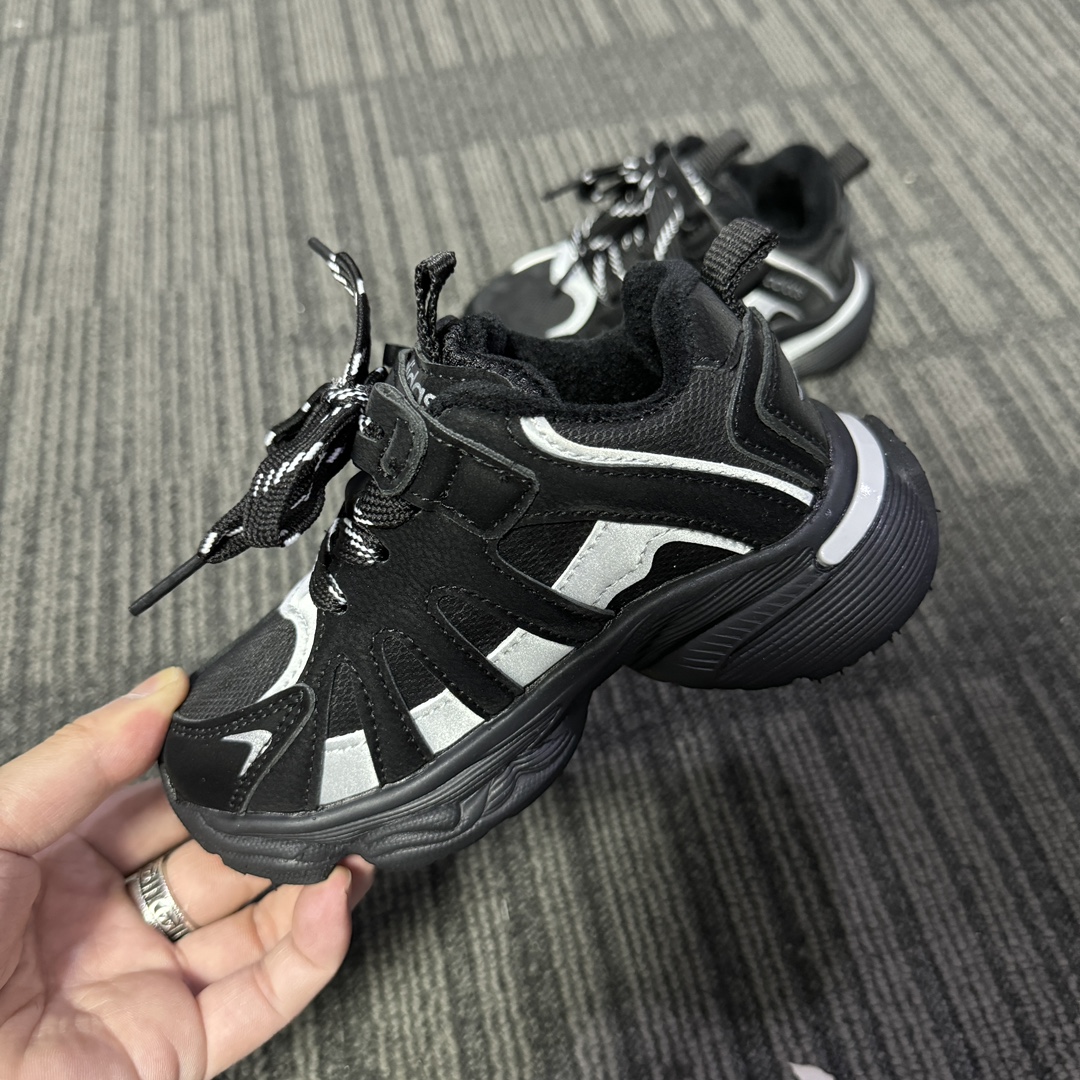 图片[6]-Adidas加绒款老爹鞋 👟27-37 当经典三叶草碰上俏皮魔术贴一粘一扣都是宝贝自主搭配的小乐趣🤭不仅穿脱方便😍更是激发了宝贝们的无限创意与动手能力-选品中心