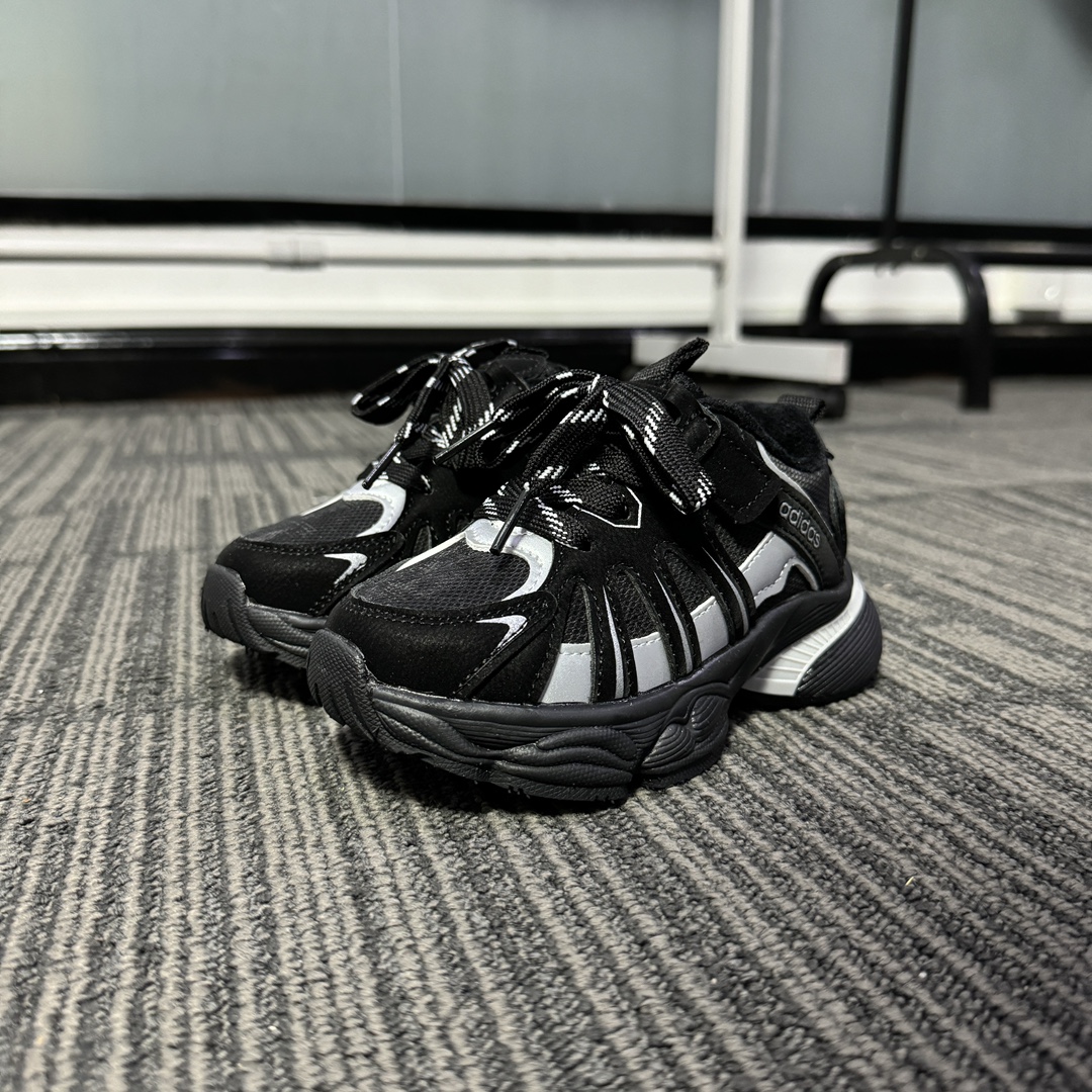 图片[2]-Adidas加绒款老爹鞋 👟27-37 当经典三叶草碰上俏皮魔术贴一粘一扣都是宝贝自主搭配的小乐趣🤭不仅穿脱方便😍更是激发了宝贝们的无限创意与动手能力-选品中心