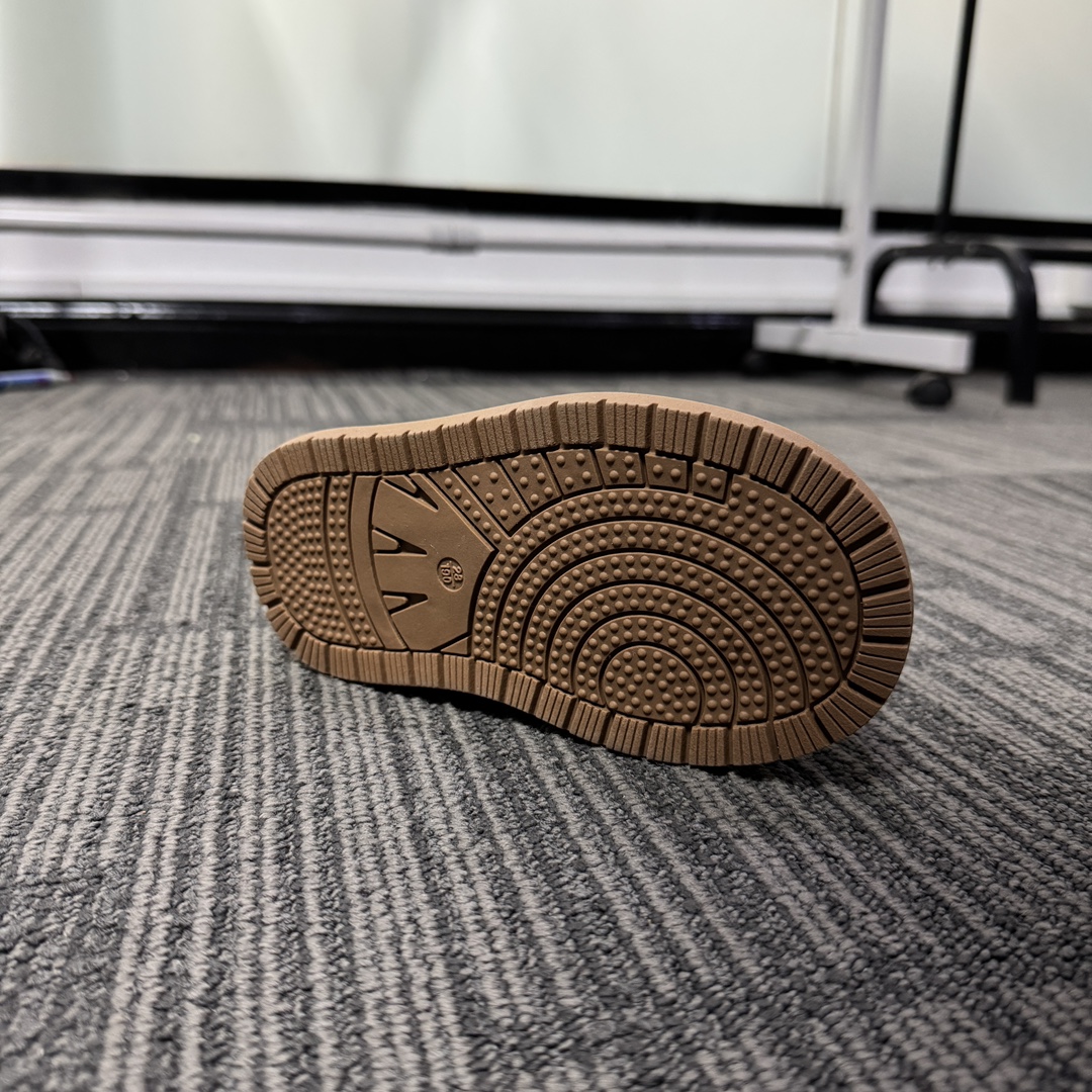 图片[5]-🎆UGG卡皮巴拉马里奥雪地靴 👟26-37 心心念念的丑萌鞋终于出货啦❤️‍🔥简直泰裤辣❤️‍🔥2024周冬雨同款系列卡皮巴拉马里奥丑萌真皮大头冬季户外新款防寒靴真皮加绒潮流棉鞋雪地靴短筒防滑保暖厚底一脚蹬童鞋，闭眼入，上脚简直绝了 手慢等👈-选品中心