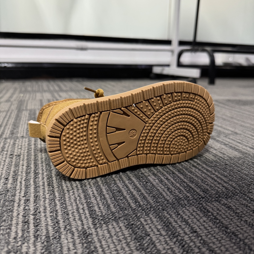 图片[5]-🎆UGG卡皮巴拉马里奥雪地靴 👟26-38 心心念念的丑萌鞋终于出货啦❤️‍🔥简直泰裤辣❤️‍🔥2024周冬雨同款系列卡皮巴拉马里奥丑萌真皮大头冬季户外新款防寒靴真皮加绒潮流棉鞋雪地靴短筒防滑保暖厚底一脚蹬童鞋，闭眼入，上脚简直绝了 手慢等👈-选品中心