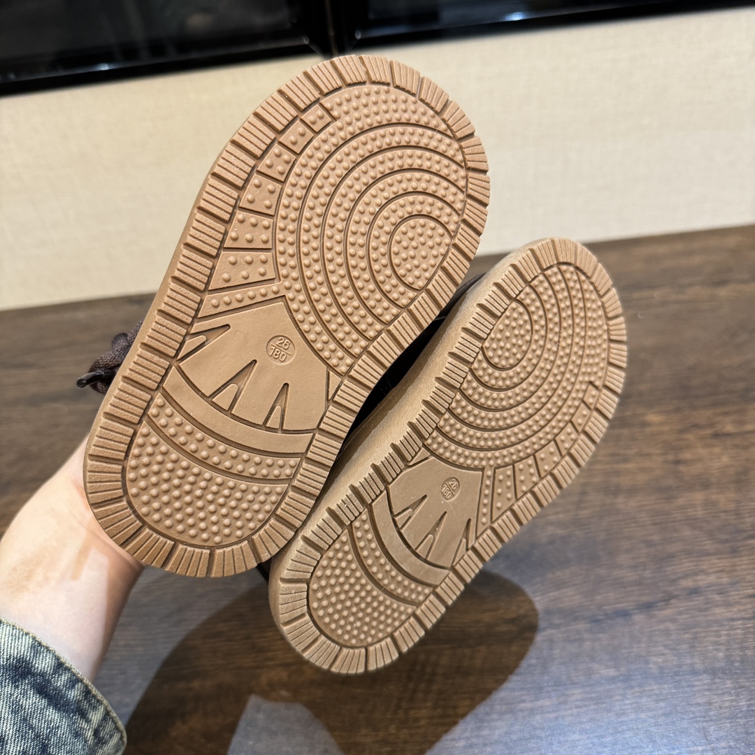 图片[8]-卡皮巴拉皮面款26-38 超爱这一期的鞋子配色简直太高级了瞬间被这款雪地靴戳中心巴😻全鞋身采用顶级牛皮质感🈵🈵，做工细节肉眼🉑见😍穿上保暖显腿长🦵主要还防水哦-选品中心