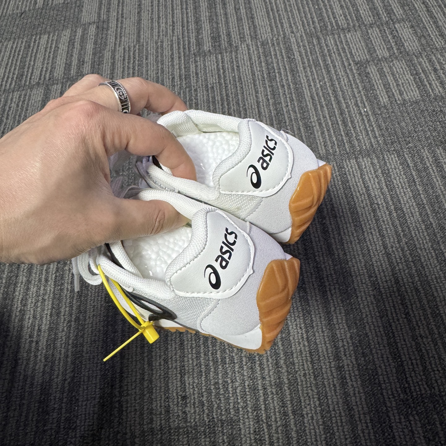 图片[6]-‼️‼️‼️ 亚瑟士 LOEWE罗意威联名款26-37码 经典亚瑟士系列🆕 优质网面拼接，质感满满💯 低帮款式 透气又舒适☁️ 魔术贴设计，穿脱超方便✔️\”},\”album\”：{\”banner\”：\”https：//xcimg.szwego.com/img/3c4dd9ea/20241025/a1729837392418_2756.jpg-选品中心