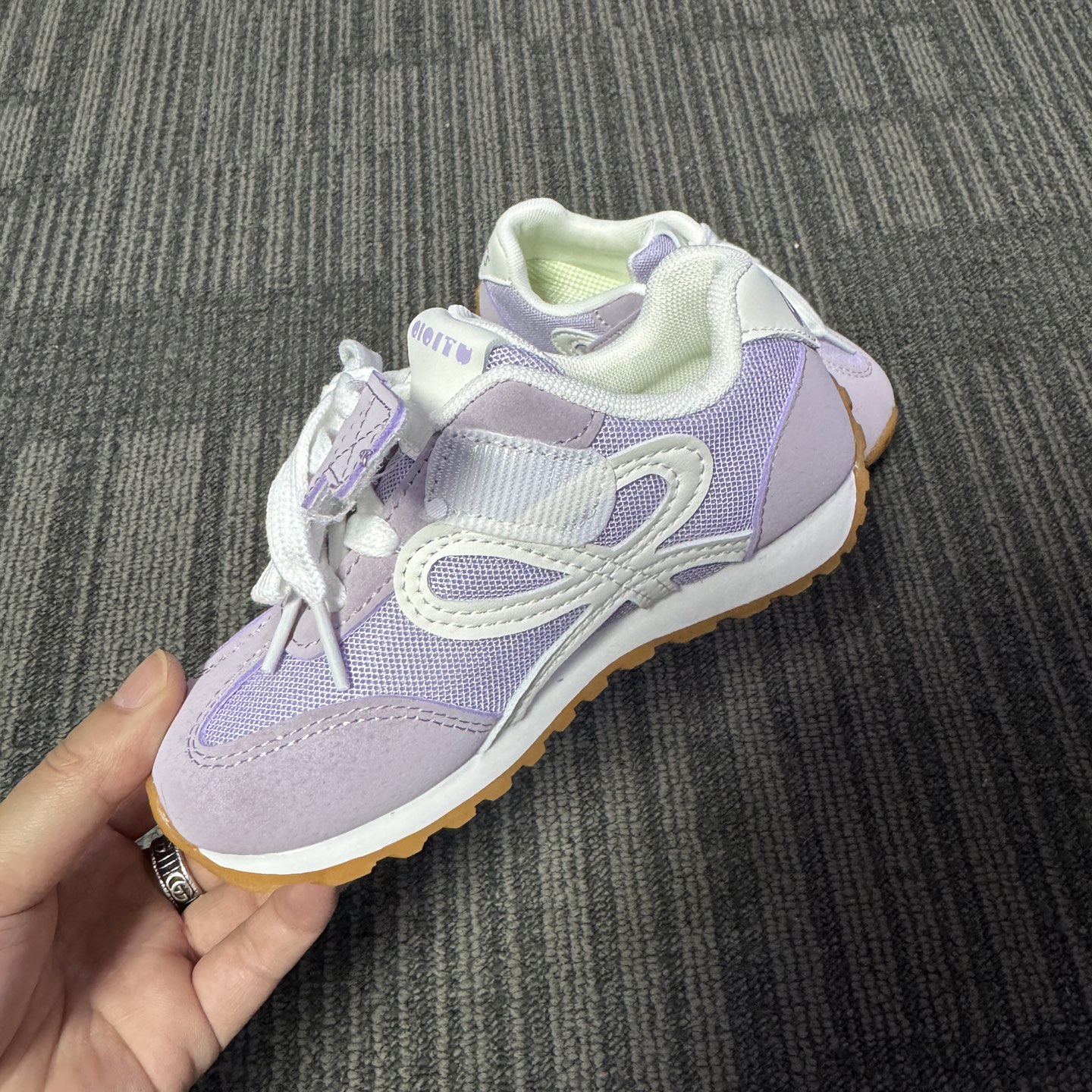 图片[5]-‼️‼️‼️ 亚瑟士 LOEWE罗意威联名款 尺码：26-37码 经典亚瑟士系列🆕 优质网面拼接，质感满满💯 低帮款式 透气又舒适☁️ 魔术贴设计，穿脱超方便✔️-选品中心