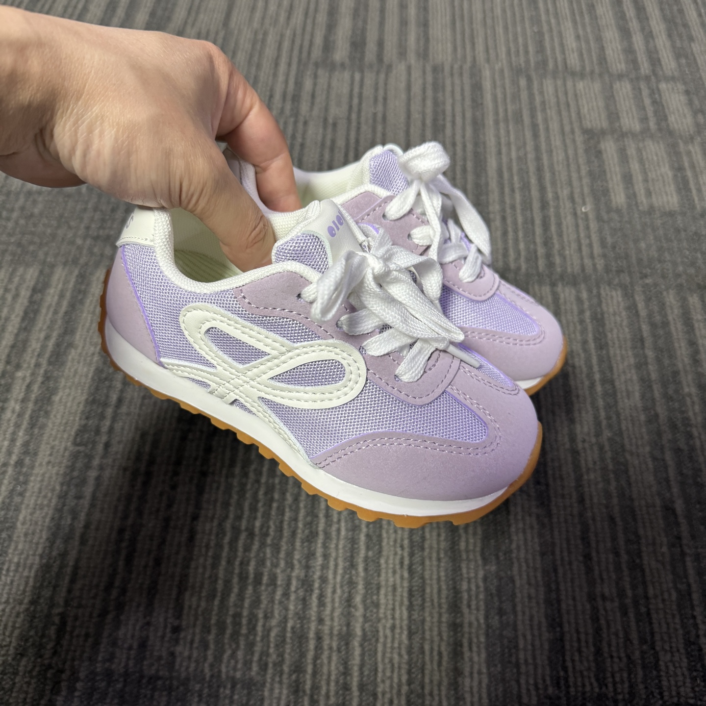 图片[6]-‼️‼️‼️ 亚瑟士 LOEWE罗意威联名款 尺码：26-37码 经典亚瑟士系列🆕 优质网面拼接，质感满满💯 低帮款式 透气又舒适☁️ 魔术贴设计，穿脱超方便✔️-选品中心