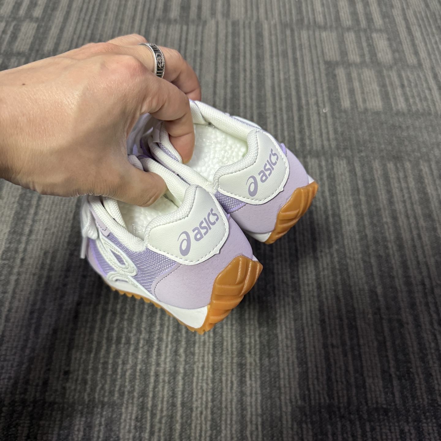 图片[7]-‼️‼️‼️ 亚瑟士 LOEWE罗意威联名款 尺码：26-37码 经典亚瑟士系列🆕 优质网面拼接，质感满满💯 低帮款式 透气又舒适☁️ 魔术贴设计，穿脱超方便✔️-选品中心