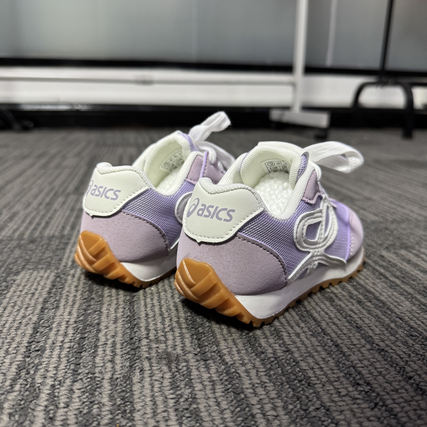 图片[3]-‼️‼️‼️ 亚瑟士 LOEWE罗意威联名款 尺码：26-37码 经典亚瑟士系列🆕 优质网面拼接，质感满满💯 低帮款式 透气又舒适☁️ 魔术贴设计，穿脱超方便✔️-选品中心