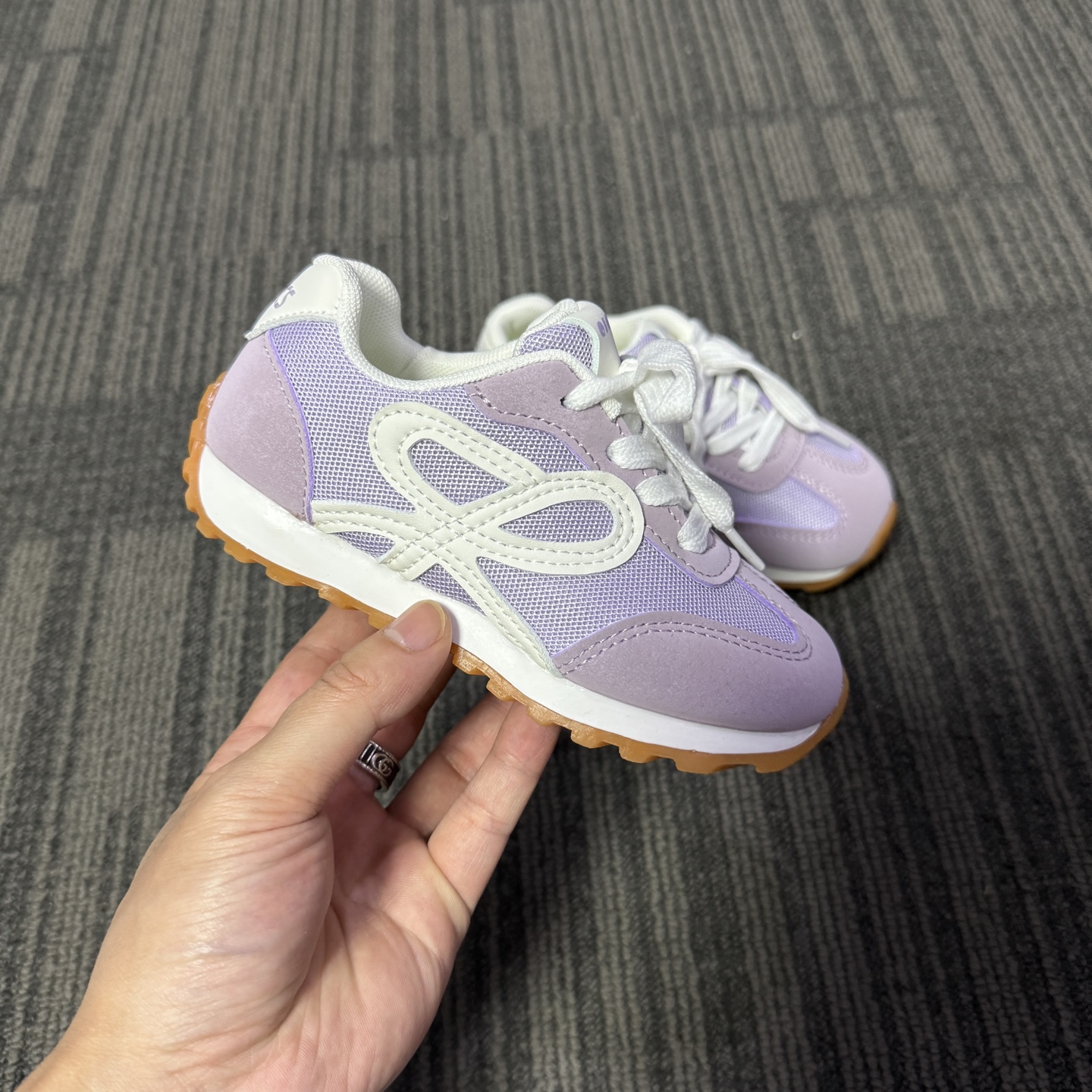 图片[4]-‼️‼️‼️ 亚瑟士 LOEWE罗意威联名款 尺码：26-37码 经典亚瑟士系列🆕 优质网面拼接，质感满满💯 低帮款式 透气又舒适☁️ 魔术贴设计，穿脱超方便✔️-选品中心