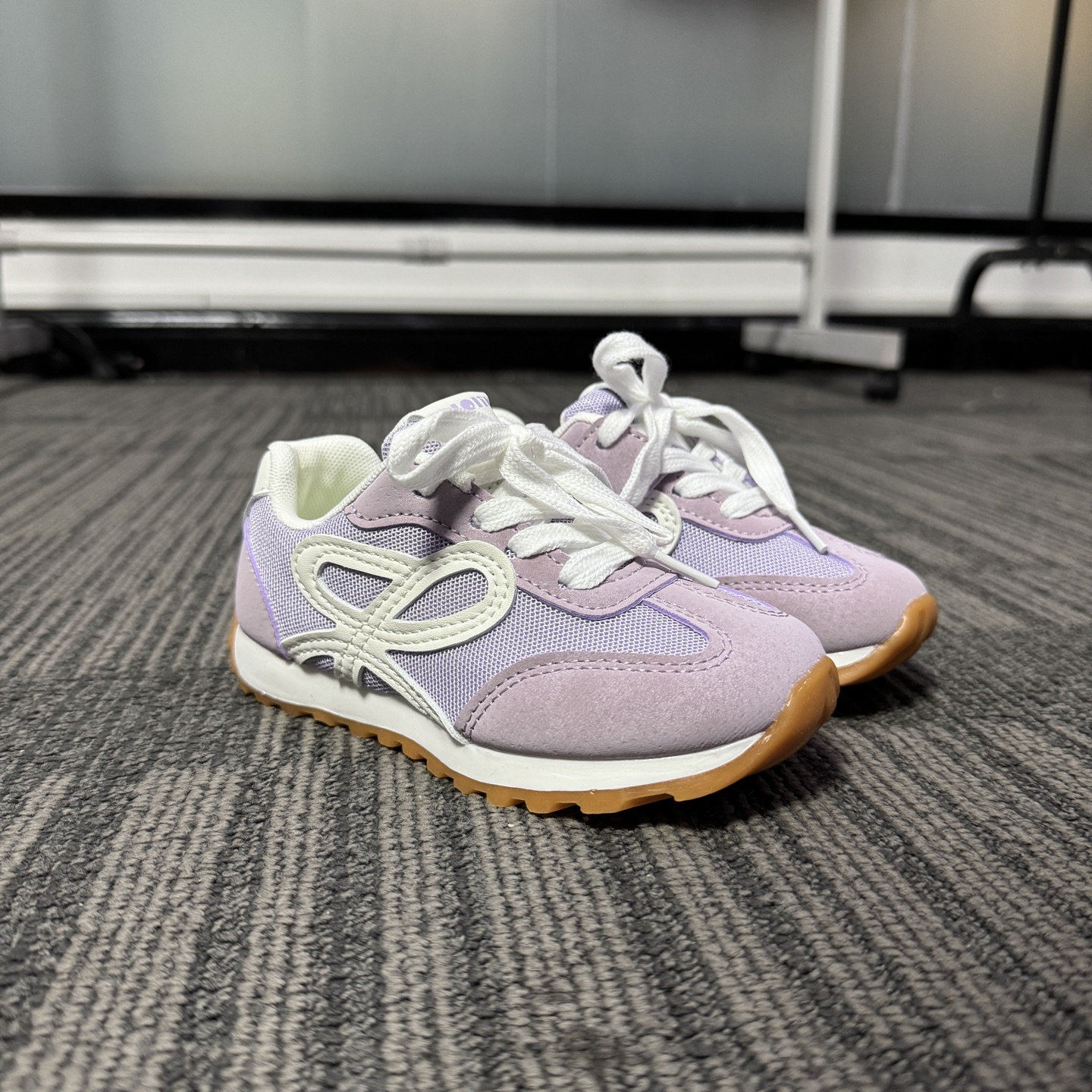 ‼️‼️‼️ 亚瑟士 LOEWE罗意威联名款 尺码：26-37码 经典亚瑟士系列🆕 优质网面拼接，质感满满💯 低帮款式 透气又舒适☁️ 魔术贴设计，穿脱超方便✔️-选品中心