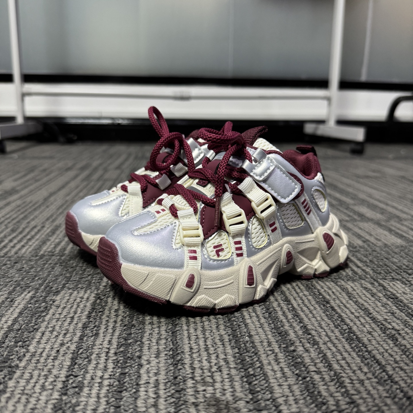 🔥FILE山脉鞋 户外机能登山鞋 👟27-37 📣📣放大招 上个大重磅！心心念念的双网面款也出货啦🔥🔥🔥特别的细腻亲肤，组合橡胶大底 上脚不会有扎脚的感觉和任何不适~～这精致的魔术贴温馨设计，便携好穿脱。真的是爱了呀！！穿脱特别方便快捷，适合咱们的小盆友，还能锻炼自主穿脱能力哟✌🏻️-选品中心