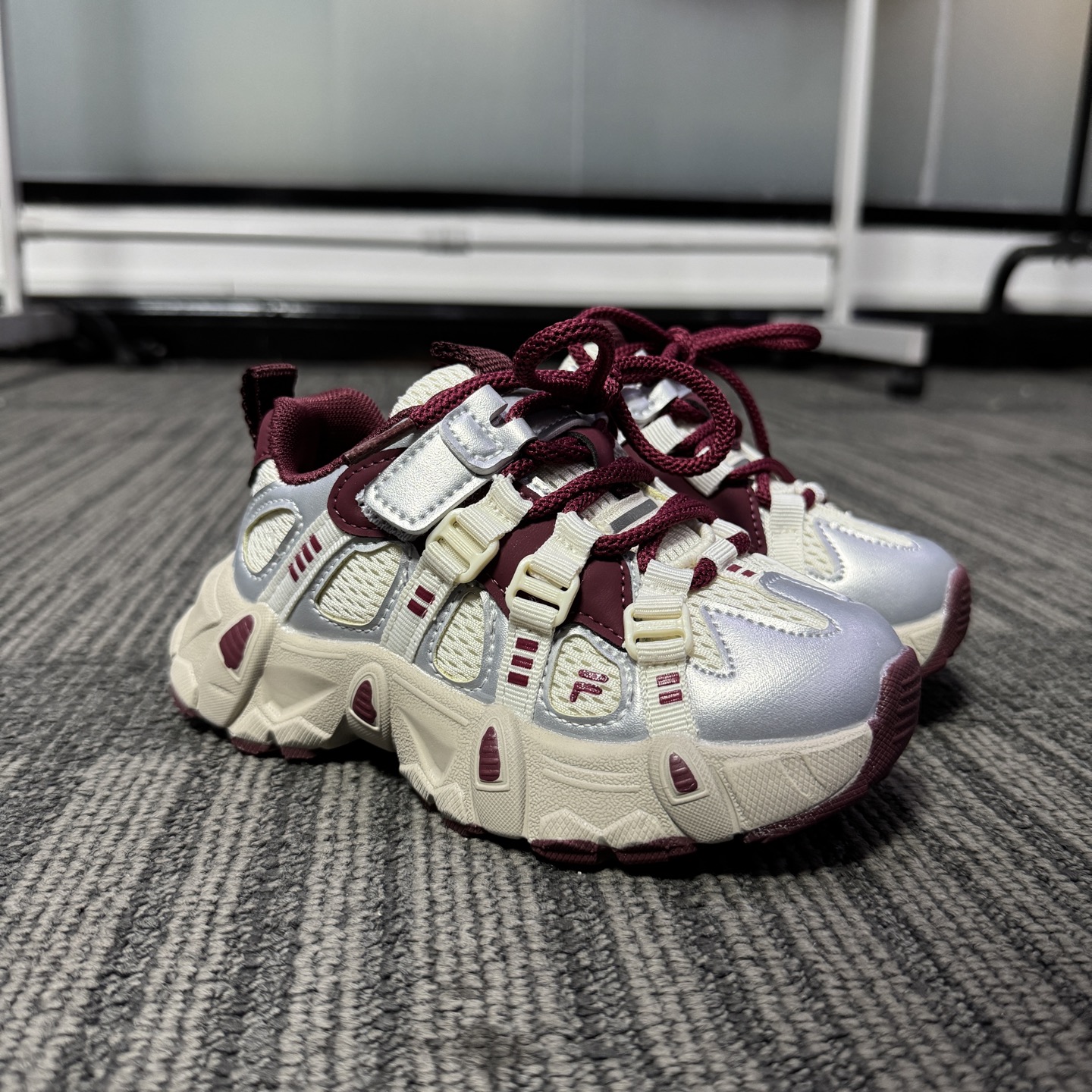 图片[2]-🔥FILE山脉鞋 户外机能登山鞋 👟27-37 📣📣放大招 上个大重磅！心心念念的双网面款也出货啦🔥🔥🔥特别的细腻亲肤，组合橡胶大底 上脚不会有扎脚的感觉和任何不适~～这精致的魔术贴温馨设计，便携好穿脱。真的是爱了呀！！穿脱特别方便快捷，适合咱们的小盆友，还能锻炼自主穿脱能力哟✌🏻️-选品中心