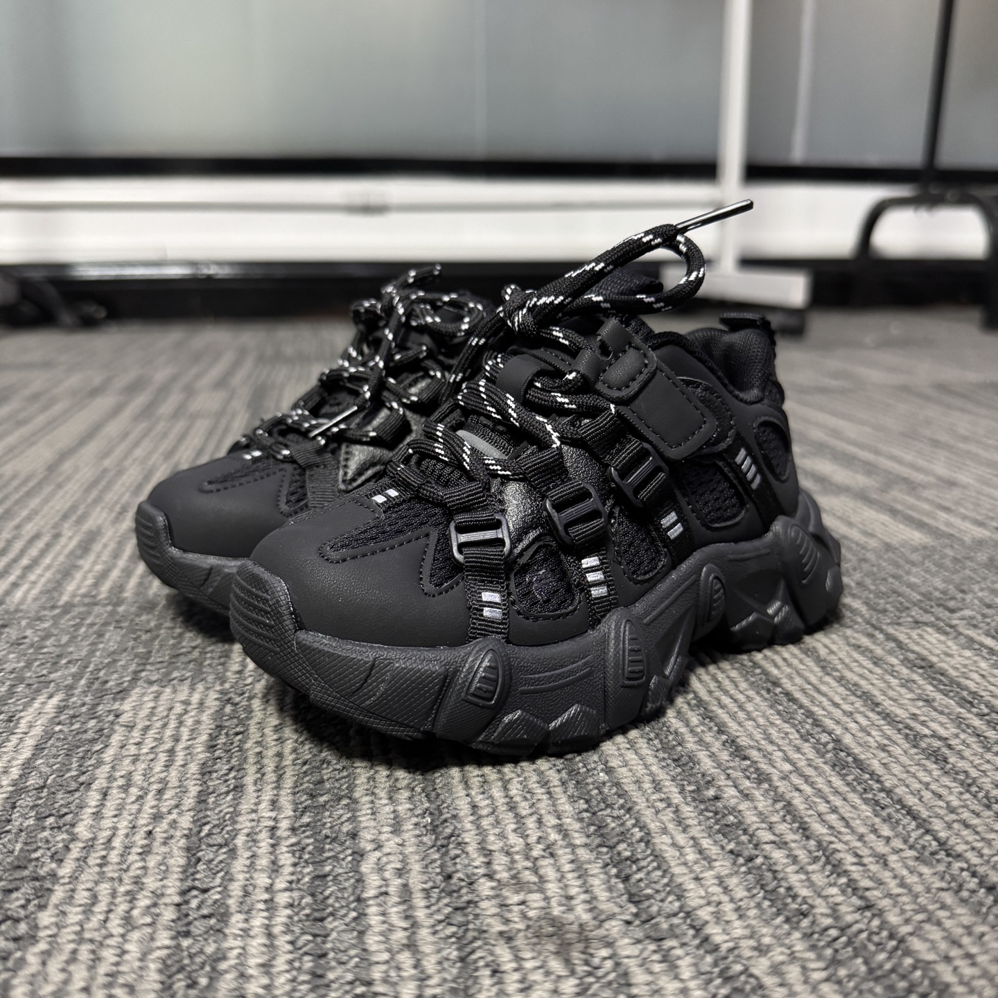 🔥FILE山脉鞋 户外机能登山鞋 👟27-37 📣📣放大招 上个大重磅！心心念念的双网面款也出货啦🔥🔥🔥特别的细腻亲肤，组合橡胶大底 上脚不会有扎脚的感觉和任何不适~～这精致的魔术贴温馨设计，便携好穿脱。真的是爱了呀！！穿脱特别方便快捷，适合咱们的小盆友，还能锻炼自主穿脱能力哟✌🏻️-选品中心