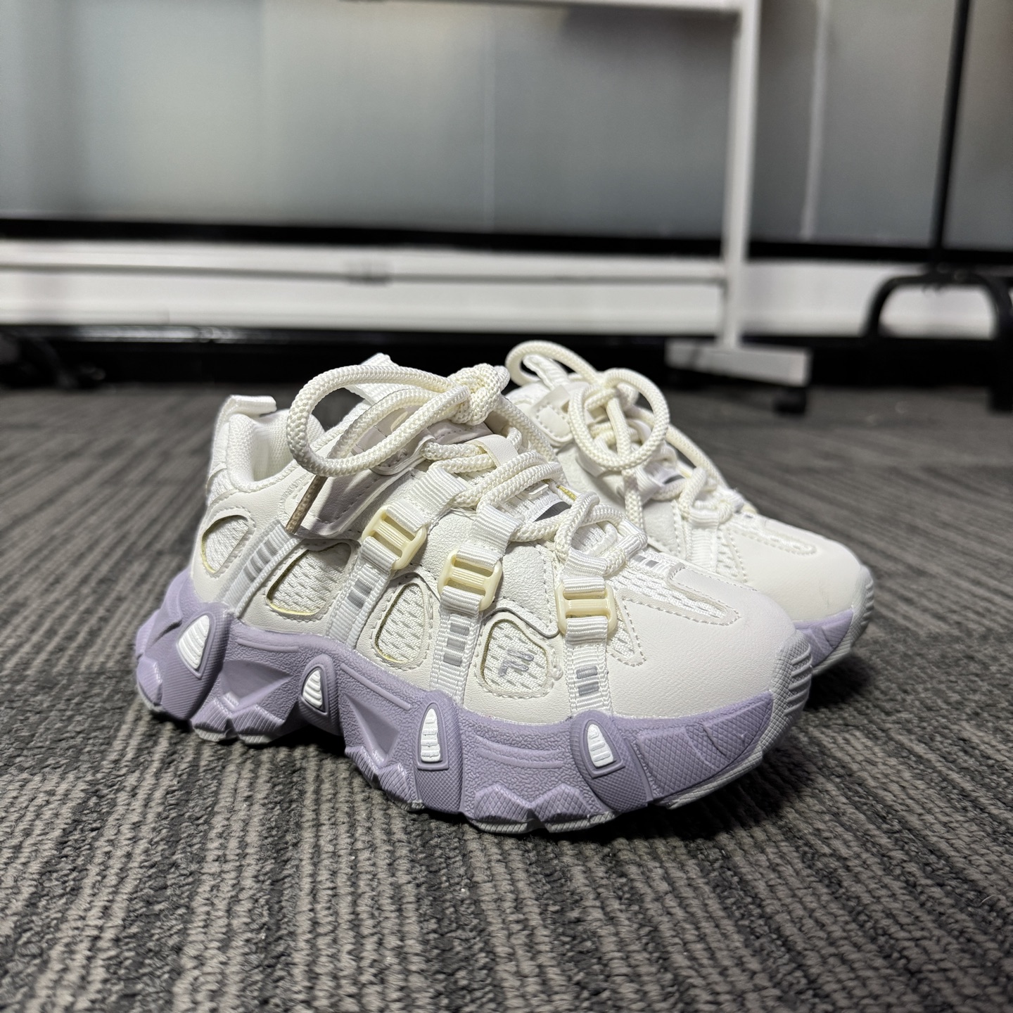 图片[2]-🔥FILE山脉鞋 户外机能登山鞋 👟27-37 📣📣放大招 上个大重磅！心心念念的双网面款也出货啦🔥🔥🔥特别的细腻亲肤，组合橡胶大底 上脚不会有扎脚的感觉和任何不适~～这精致的魔术贴温馨设计，便携好穿脱。真的是爱了呀！！穿脱特别方便快捷，适合咱们的小盆友，还能锻炼自主穿脱能力哟✌🏻️-选品中心